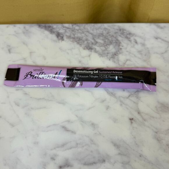 Smile Brilliant Desensitizing Gel - Picture 1 of 3